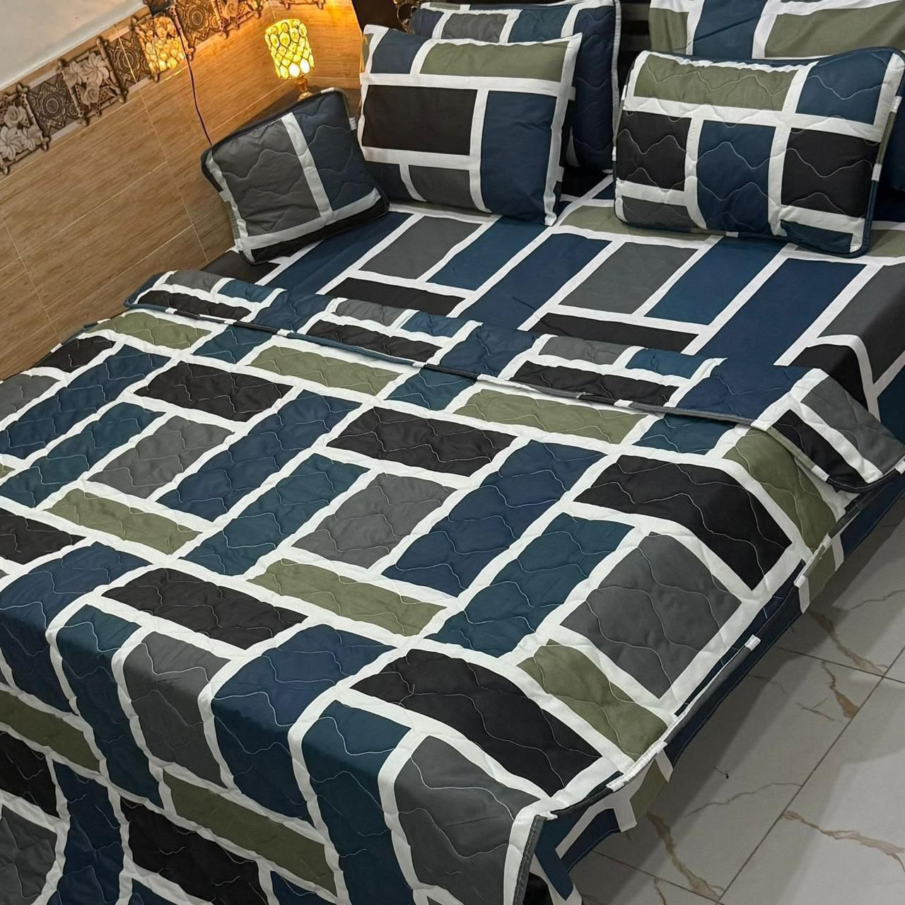 Quilted 7-Piece Comforter Set with Double Bedsheet